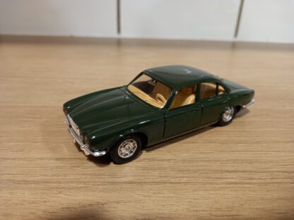 JAGUAR XJ 12 SOLIDO