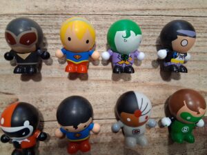 LOT 11 FIGURINES BALLE DC COMICS MATCH EUROGIFT