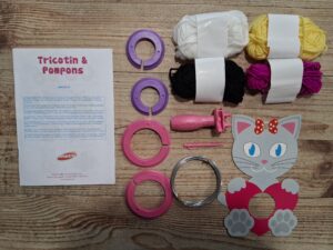 TRICOTINS ET POMPONS JOUSTR