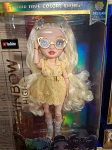 RAINBOW HIGH DELILAH FIELDS SERIE 4 MGA