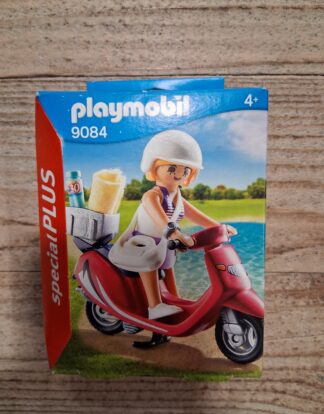 PLAYMOBIL 9084 VACANCIERE AVEC SCOOTER