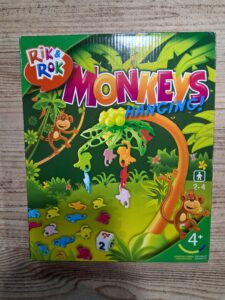 MONKEYS HANGING RIK ET ROK